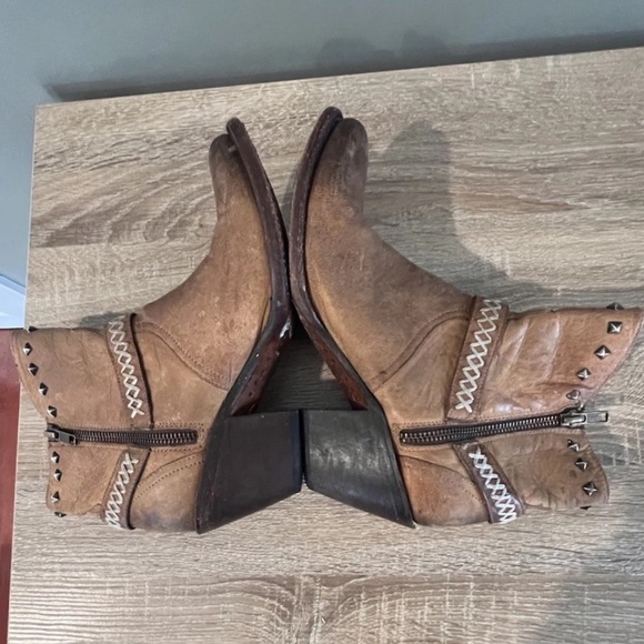 Lucchese M6048 Studded Harness Ankle Booties Tan Leather 7.5 B - Picture 6 of 9